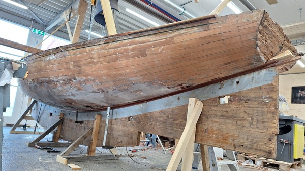 p143-romp-met-nwe-kielbalk p143-romp-met-nwe-kielbalk